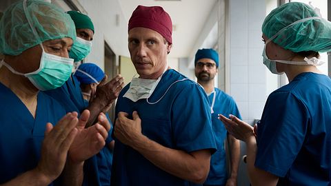 Patrick Kalupa als Dr. Nice - Foto: ZDF/Rudolf Wernicke