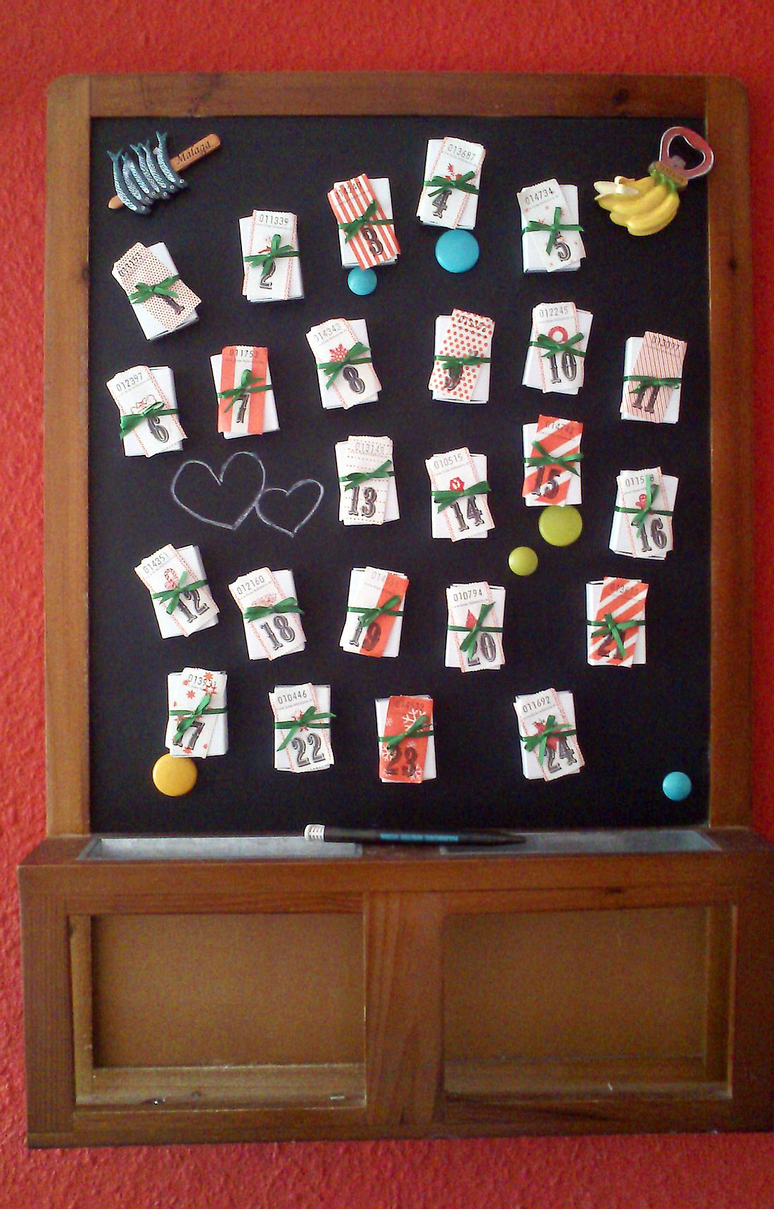 Auch ein Adventskalender für Erwachsene lässt sich liebevoll gestalten. Auch ein Adventskalender für Erwachsene lässt sich liebevoll gestalten.