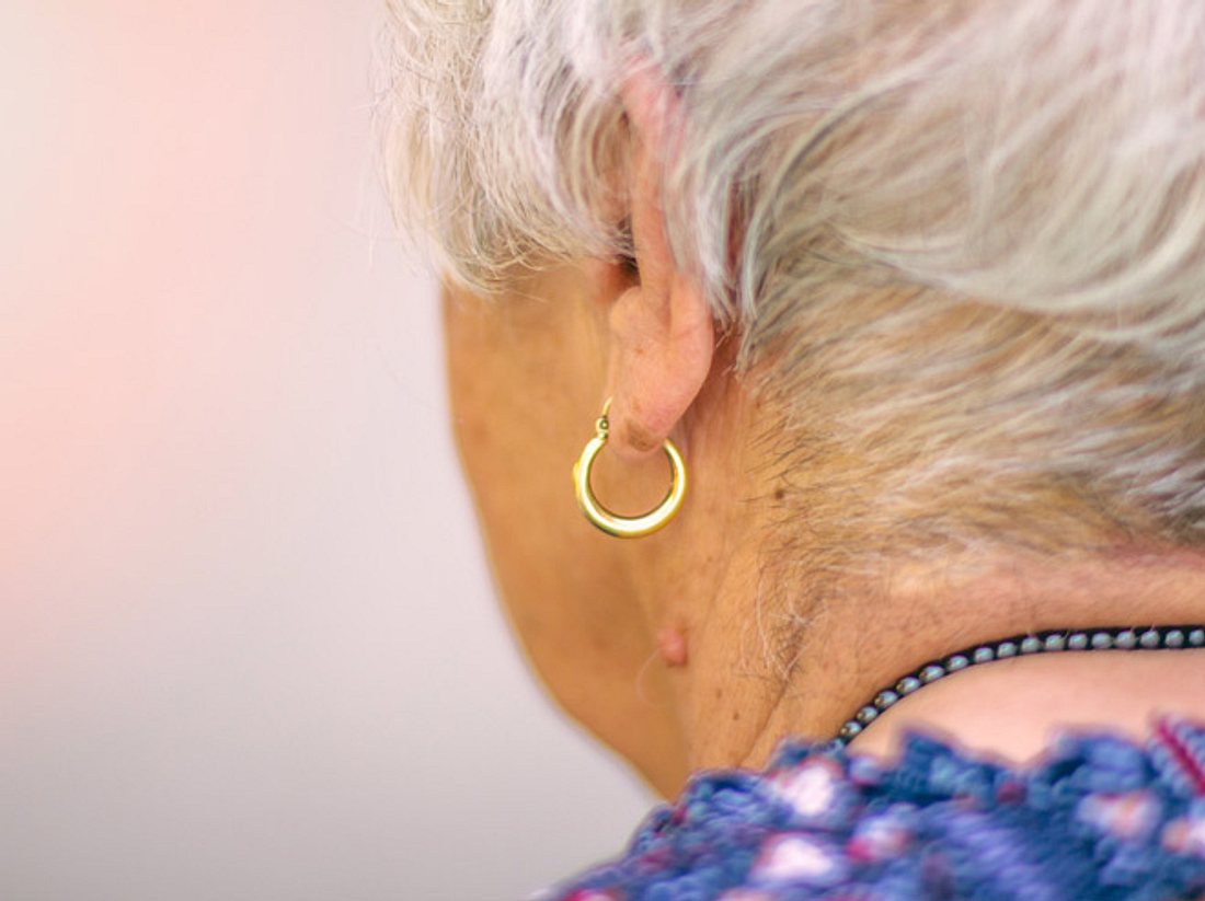 94-Jährige posiert in jungen Klamotten. 94-Jährige posiert in jungen Klamotten.
