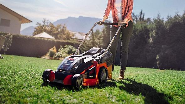 akku rasenmäher mit mulchfunktion - Mulchmäher sind praktischer Allrounder im Garten - Foto: PR/Einhell