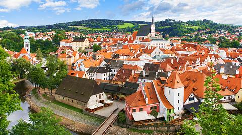 Die alte böhmische Stadt Cesky Krumlov. - Foto: zhuyufang / iStock