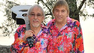Die Amigos, seit Jahren als erfolgreiches Schlager-Duo unterwegs, veröffentlichten jetzt mit Zauberland eine neue Platte. - Foto: Kerstin Joensson / Sony Music Entertainment