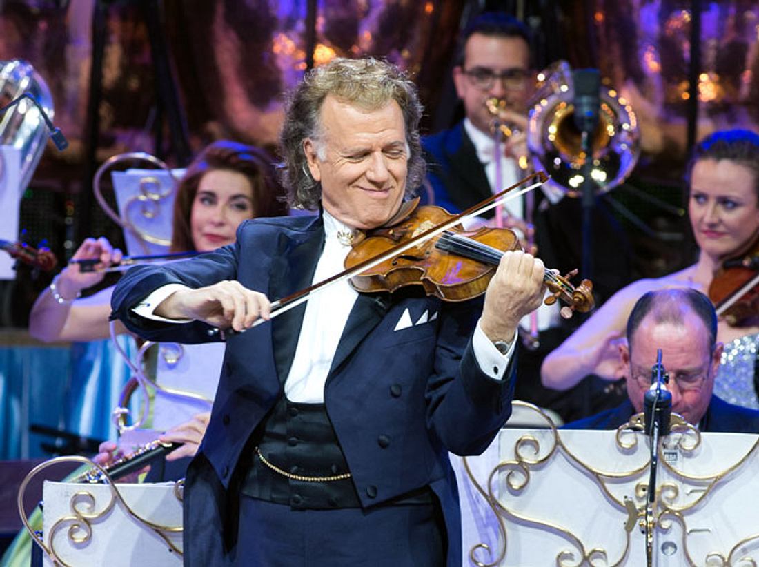 2017 feiert André Rieu den 30. Geburtstag seines Orchesters mit einem besonderen Kinospektakel. 2017 feiert André Rieu den 30. Geburtstag seines Orchesters mit einem besonderen Kinospektakel.