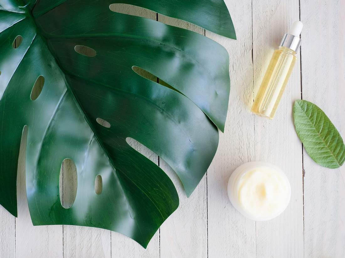 Ein Serum versorgt die Haut mit extra Feuchtigkeit und hilft Falten effektiv
vorzubeugen Diese Anti-Aging Cremes helfen wirklich gegen Falten