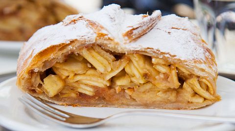 Apfelstrudel - Foto: anzeletti / iStock