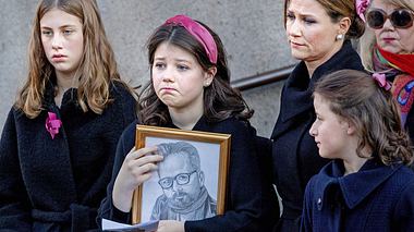 Ari Behns Familie zeigte bei der Trauerfeier ihren Schmerz