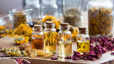 Aromatherapie mit ätherischen Ölen - Foto: iStock/Madeleine_Steinbach
