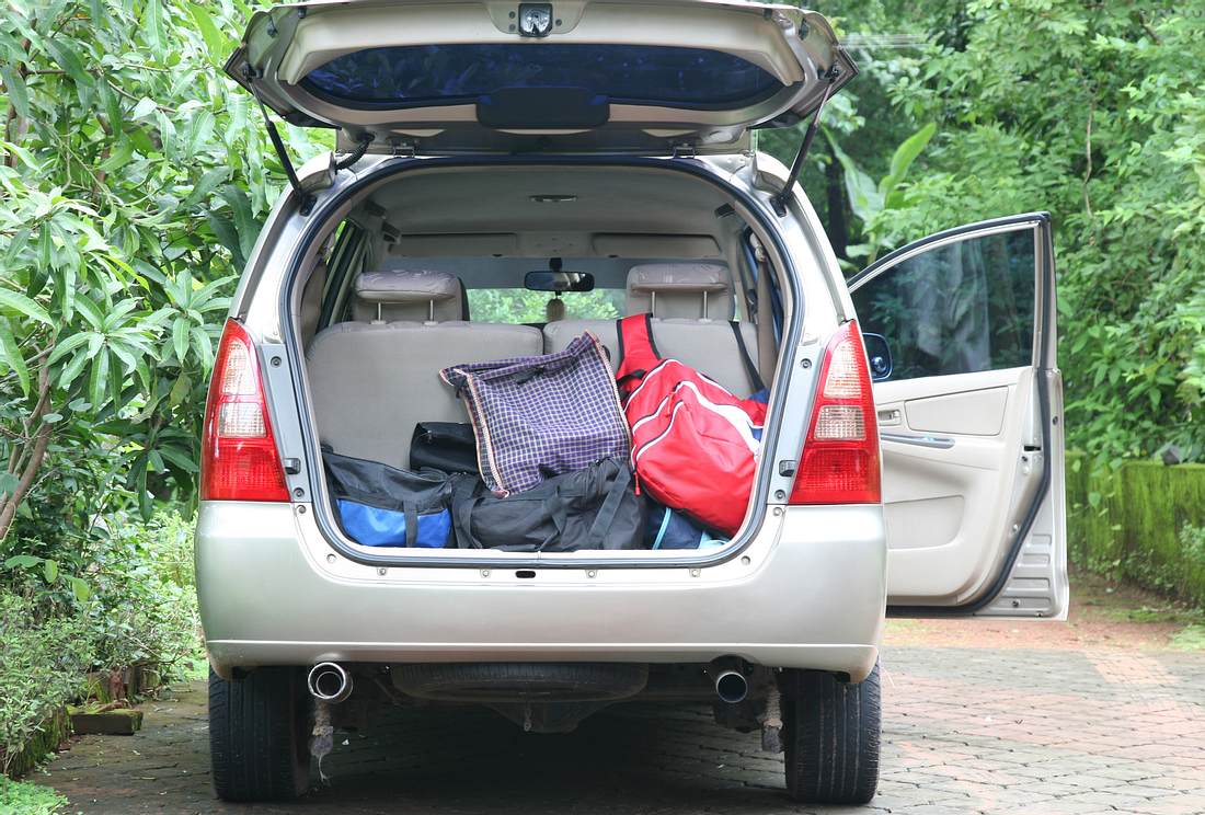 Auto Organizer räumen den Kofferraum auf Auto Organizer räumen den Kofferraum auf