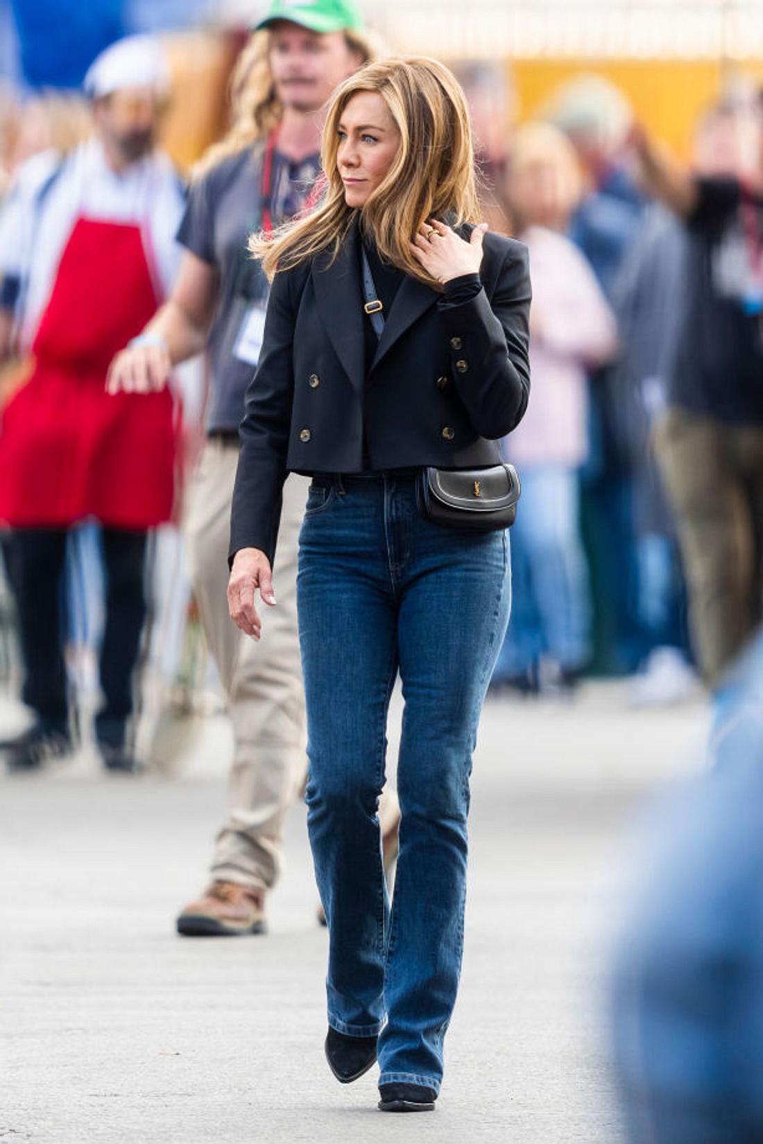 Basics für die Frau ab 50: Jennifer Aniston Basics für die Frau ab 50: Jennifer Aniston