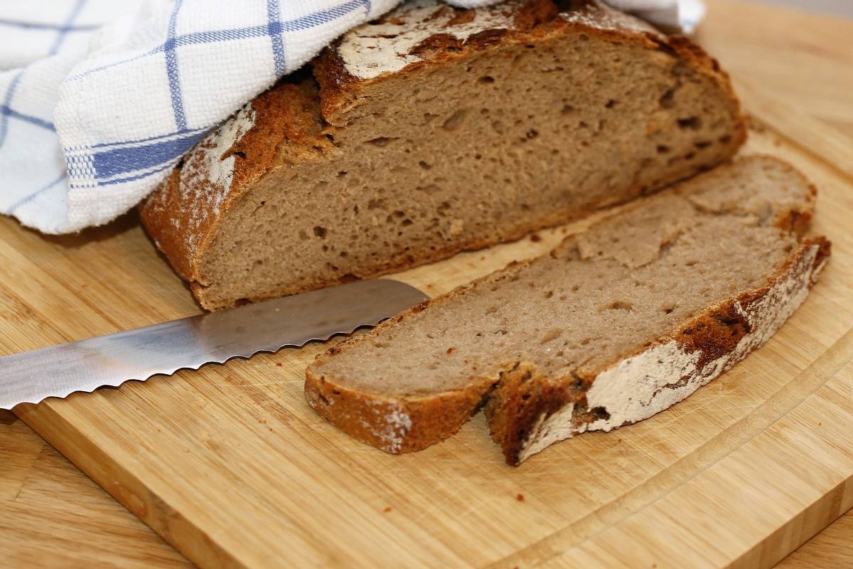 Angeschnittenes Bauernbrot.