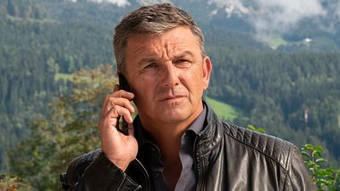 Der Bergdoktor Hans Sigl.  - Foto:  ZDF / Erika Hauri