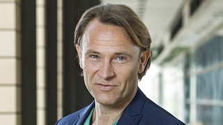 In-aller-Freundschaft-Star Bernhard Bettermann im Interview. - Foto: MDR/Saxonia/Tom Schulze
