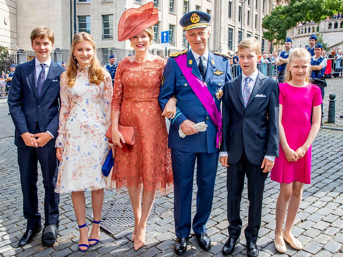 Am Nationalfeiertag war Mathilde von Belgien an der Seite ihres Mannes und ihrer vier Kinder zu sehen.