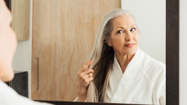 bestes-shampoo-fur-graue-haare - Foto: iStock/ Youngoldman