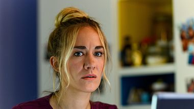 Annina Hellenthal als Schwester Betty in Bettys Diagnose.  - Foto:  ZDF/Willi Weber