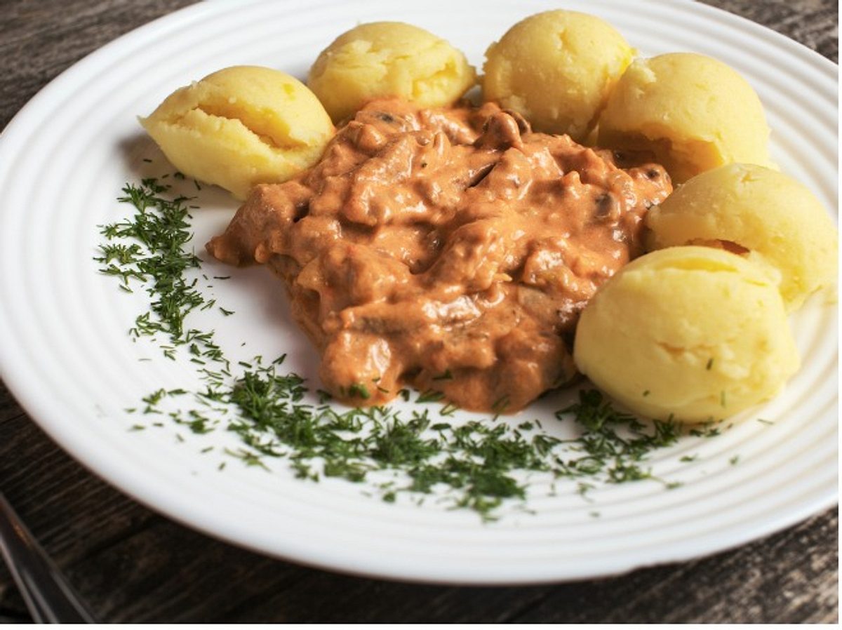 Boeuf Stroganoff mit Kartoffeln: Traditionell-rustikale Küche