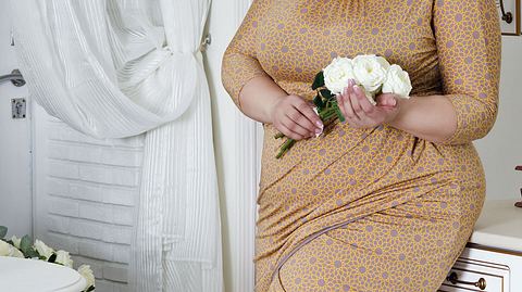 Brautmutterkleider für Mollige.  - Foto: Staras / iStock