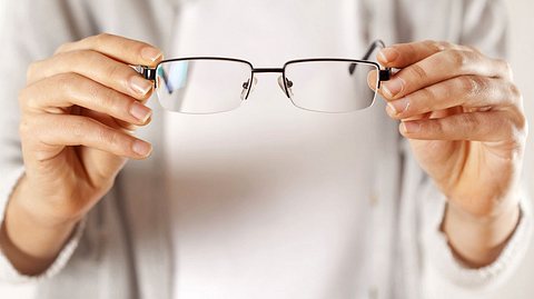 Worauf sollte ich beim Kauf neuer Brillengläser achten? - Foto: seb_ra / iStock