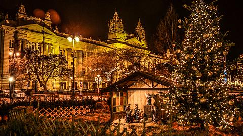 Budapest: Weihnachtlicher Lichterzauber an der Donau - Foto: titoslack / iStock