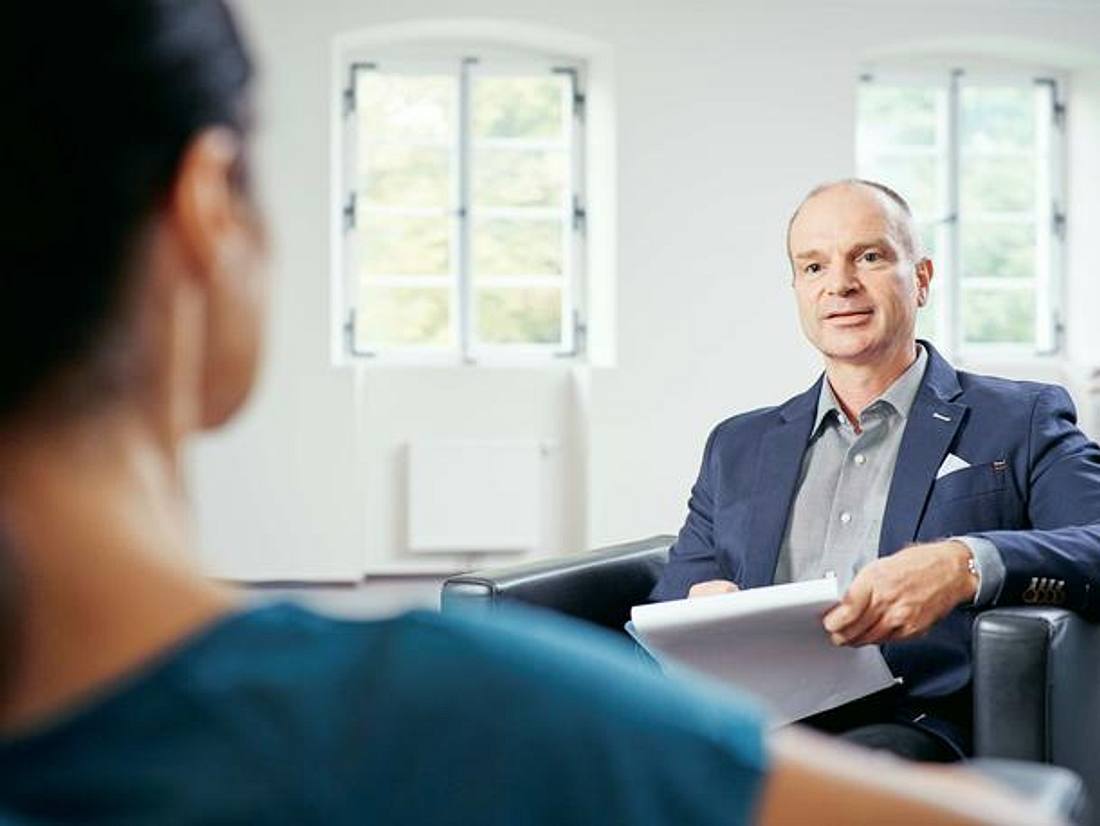 Dr. Thorsten Bracher, Facharzt für Psychosomatische Medizin, Psychiatrie und
Psychotherapie. Dr. Thorsten Bracher spricht über das Thema Burnout.