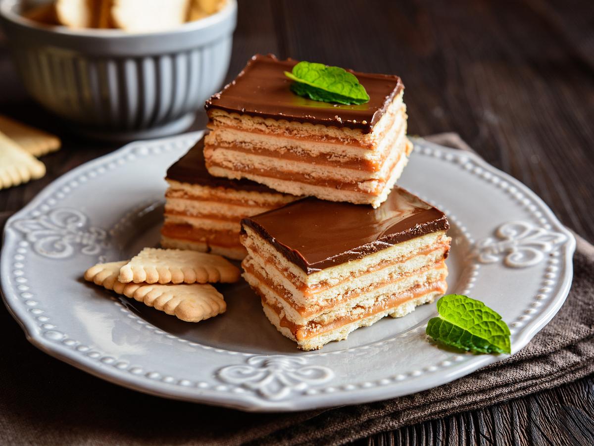 Butterkekskuchen ohne Backen, dafür mit mehreren Schichten.