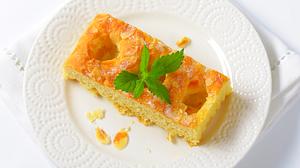 Klassischer Butterkuchen mit Hefeteig: Das Rezept. - Foto: vikif / iStock