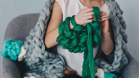 Chunky Knit ist das perfekte Weihnachtsgeschenk für Töchter und Enkeltöchter! - Foto: irina_girich / iStock