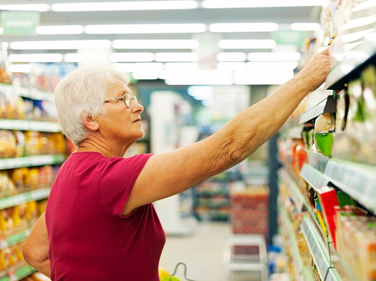 In Zeiten des Coronavirus sind Hamsterkäufe ein Problem. So wird Senioren jetzt beim Einkaufen geholfen (Symbolfoto).