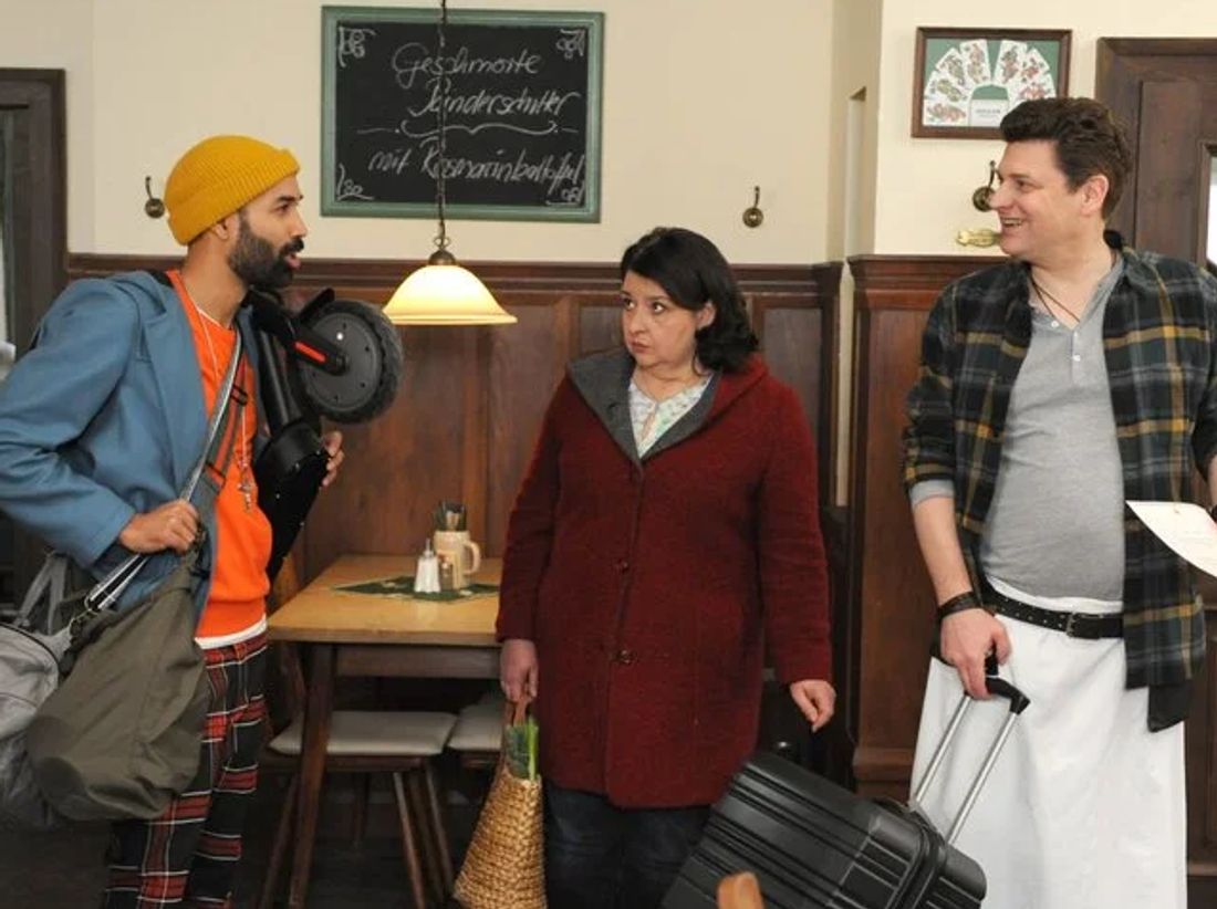 Monika (Christine Reimer) und Gregor (Markus Baumeister) staunen nicht schlecht. Monika (Christine Reimer) und Gregor (Markus Baumeister) staunen nicht schlecht.