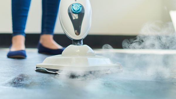 Ein Dampfreiniger kann der Schlüssel zu einer besonders hygienischen Reinigung sein - Foto: istock/sturti