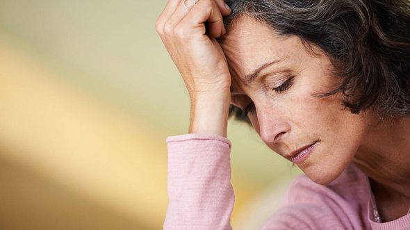 Depression in den Wechseljahren.  - Foto: laflor / iStock