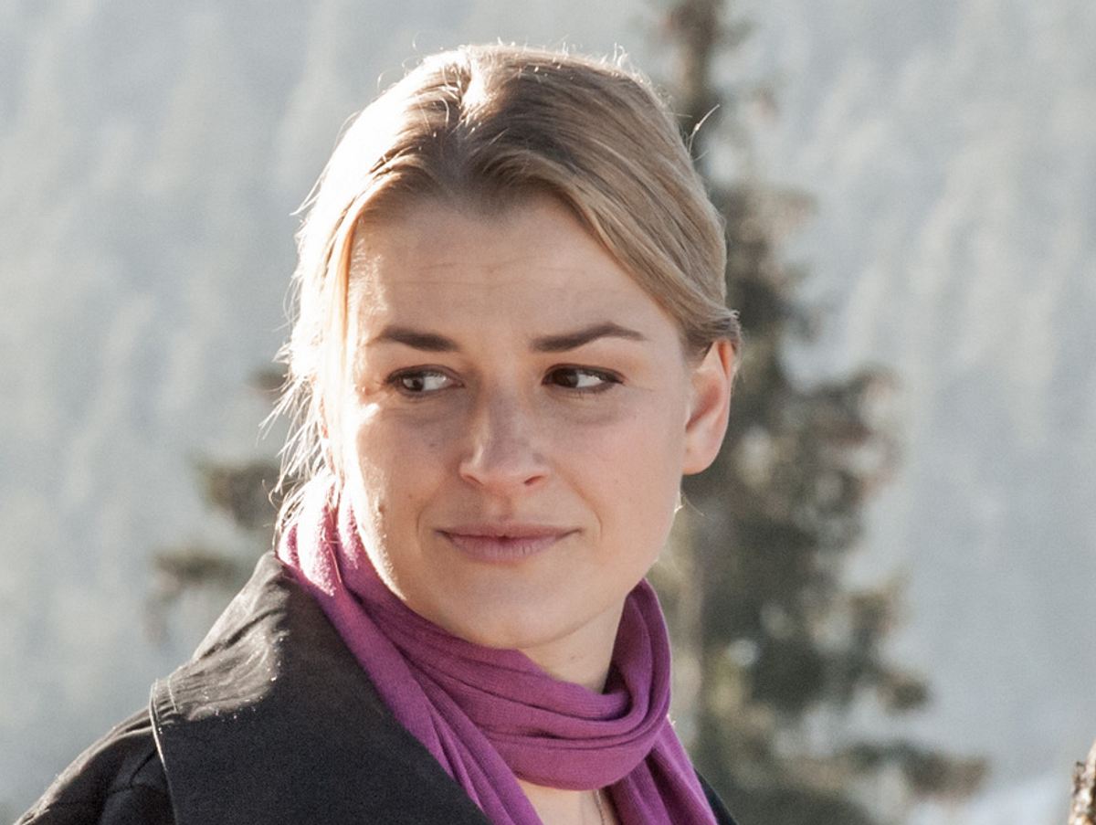 Ines Lutz als Anne in der Serie 'Der Bergdoktor'.