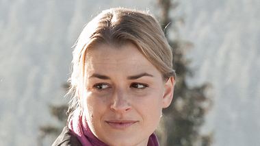 Ines Lutz als Anne in der Serie Der Bergdoktor. - Foto: ZDF / Stefanie Leo