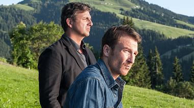 Der Bergdoktor 2023: Der wahre Grund für den Streit zwischen Martin und Hans - Foto:  ZDF / Stefanie Leo