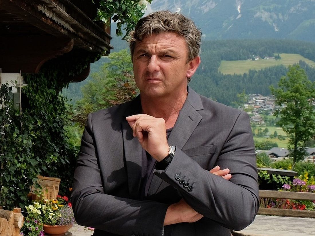 Bergdoktor Martin Gruber (Hans Sigl) kann sich für keine Frau entscheiden.