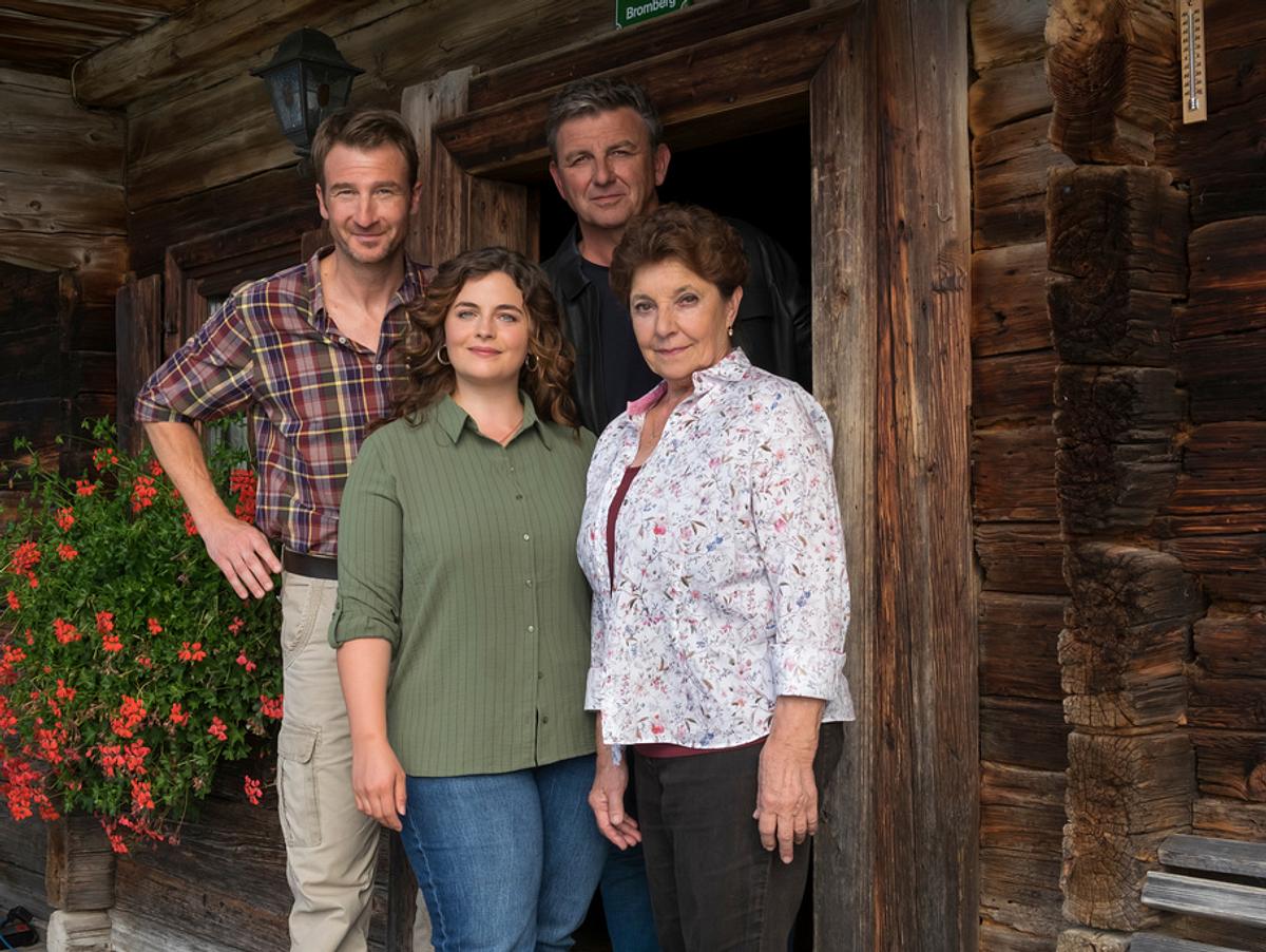 Auch in Staffel 18 wieder dabei: Hans Gruber (Heiko Ruprecht), Lilli (Ronja Forcher), Martin (Hans Sigl) und Lisbeth (Monika Baumgartner)