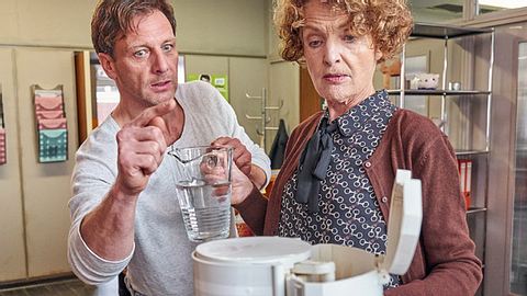 Der Lehrer thematisiert in der neusten Folge das Thema Alzheimer.  - Foto: RTL / Frank Dicks