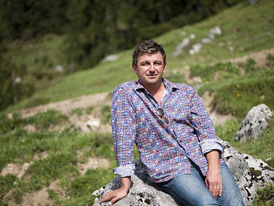Der Bergdoktor Hans Sigl bei den Dreharbeiten.