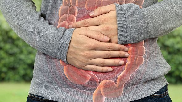 Welche Symptome auf Dickdarmkrebs hindeuten könnten. - Foto: sefa ozel / iStock