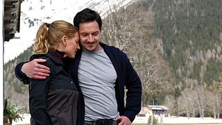 Die Bergretter Staffel 14 Katharina und Tobi traurig - Foto: ZDF/Barbara Bauriedl