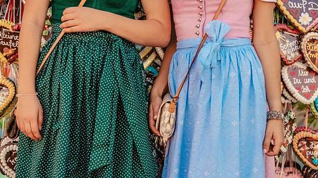 Dirndl lang – elegante Kleider für festliche Anlässe - Foto: iStock/golero