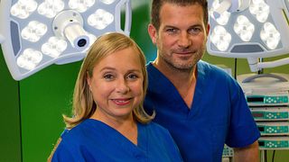 Dr. Valerie Klein (ChrisTine Urspruch) und Dr. Benno Haas (Simon Böer). - Foto: ZDF / Markus Fenchel