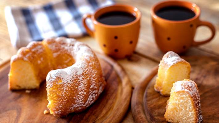 Rezept für Eierlikör-Gugelhupf - Foto: iStock/ Drbouz