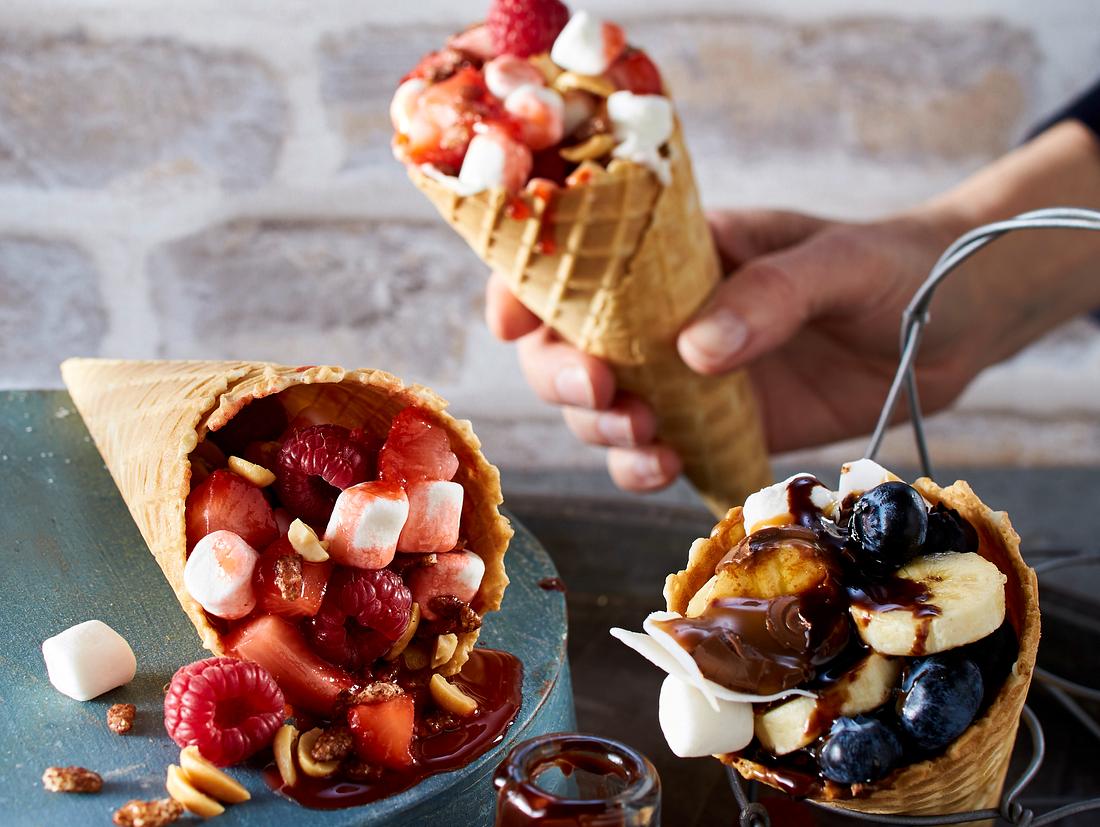 Eiswaffeln gefüllt mit Früchten. Eiswaffeln gefüllt mit Früchten.