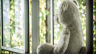 Sind die Kinder aus dem Haus, leiden Eltern oft unter dem Empty-Nest-Syndrom. - Foto: spukkato / iStock 