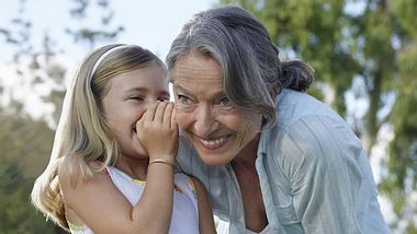 11 Tricks für ein erfolgreiches Oma-Enkel-Wochenende. - Foto: IPGGutenbergUKLtd / iStock