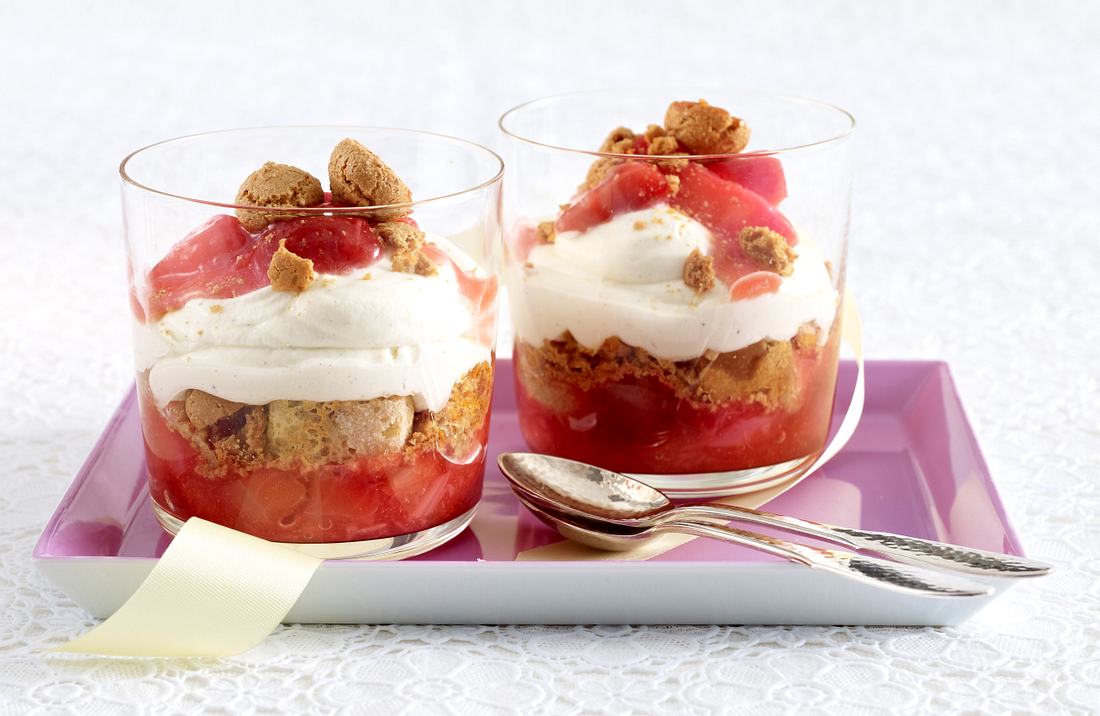 Erdbeer-Rhabarber-Tiramisu. Erdbeer-Rhabarber-Tiramisu.
