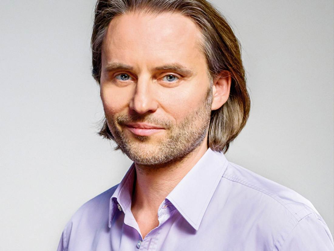 Erich Altenkopf spielt Dr. Michael Niederbühl in 'Sturm der Liebe'. Erich Altenkopf spielt Dr. Michael Niederbühl in 'Sturm der Liebe'.
