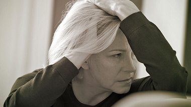Wie fühlt sich das Leben für Menschen mit Fibromyalgie an? - Foto: Victor_69 / iStock