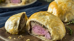 Filet Wellington ist auch unter dem Namen Beef Wellington bekannt. - Foto: bhofack2 / iStock